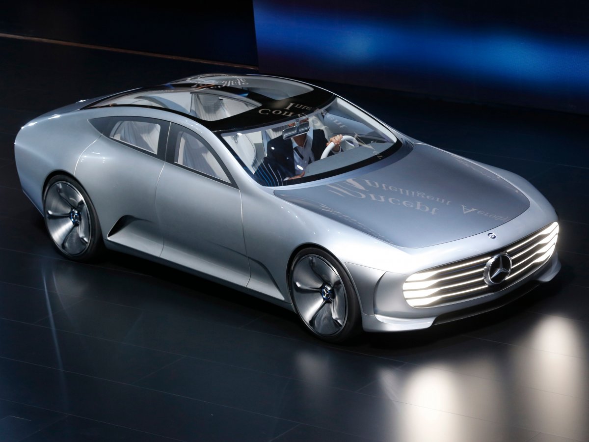 انٹیلی جنٹ ایروڈائنامک آٹوموبائل یا IAA، مرسڈیز کی مستقبل کے حوالے سے ایک تصوراتی گاڑی 