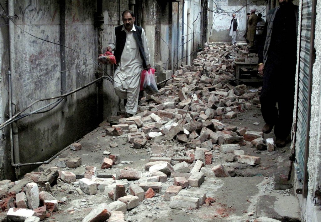 151026-earthquake-damage-pakistan-mingora-yh-0917a_608d071c0eaeb217748ae4f99591460d.nbcnews-ux-2880-1000