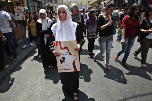 4فلسطینی احتجاج کرتے ہوئے