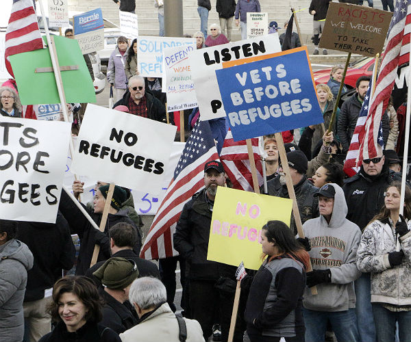 american-anti-refugees-protest
