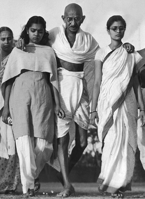 Mohandas K. Gandhi ;Manilal Gandhi ;Mrs. Kanu Gandhi;Pyarelal;Sita Gandhi;Sushila Pai;Raj Kumari