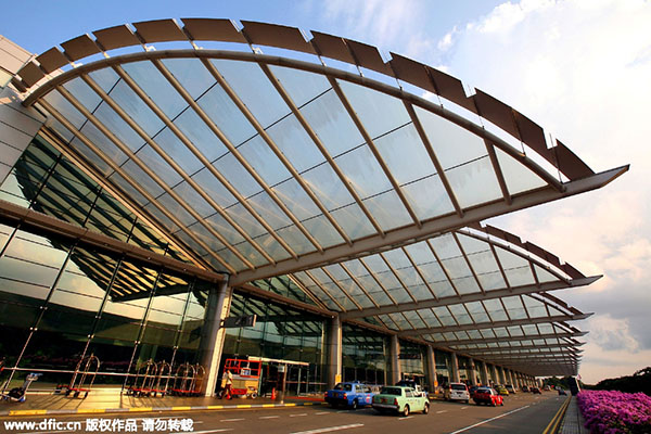 دنیا کے بہترین ہوائی اڈوں میں سے ایک سنگاپور کا چانگی آرام دہ بھی ہے۔ یہ 1981ء میں اپنے قیام سے اب تک 370 سے زیادہ اعزازات حاصل کر چکا ہے