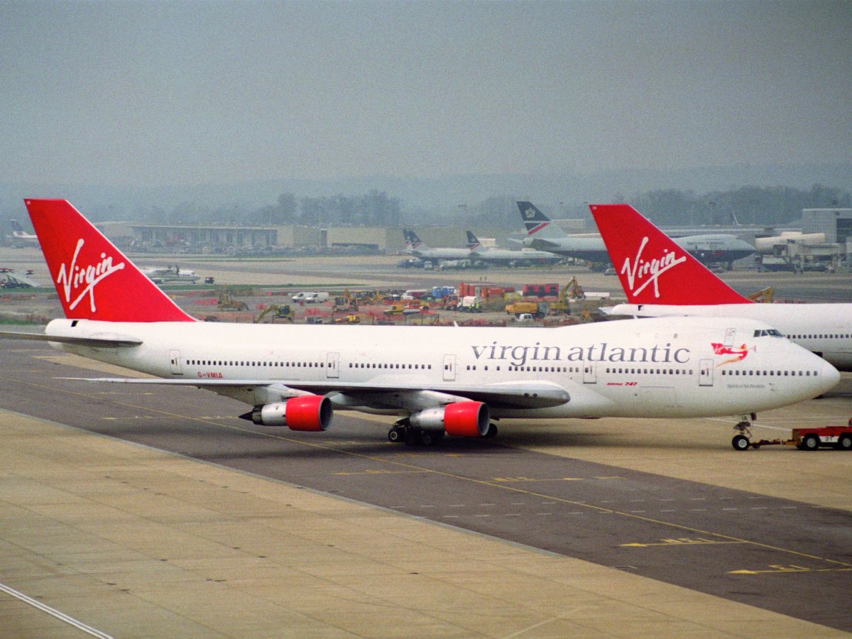 پہلی جدت کے بعد جاری کیا گیا بوئنگ 747-100طیارہ 
