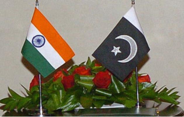 pak-india-flags