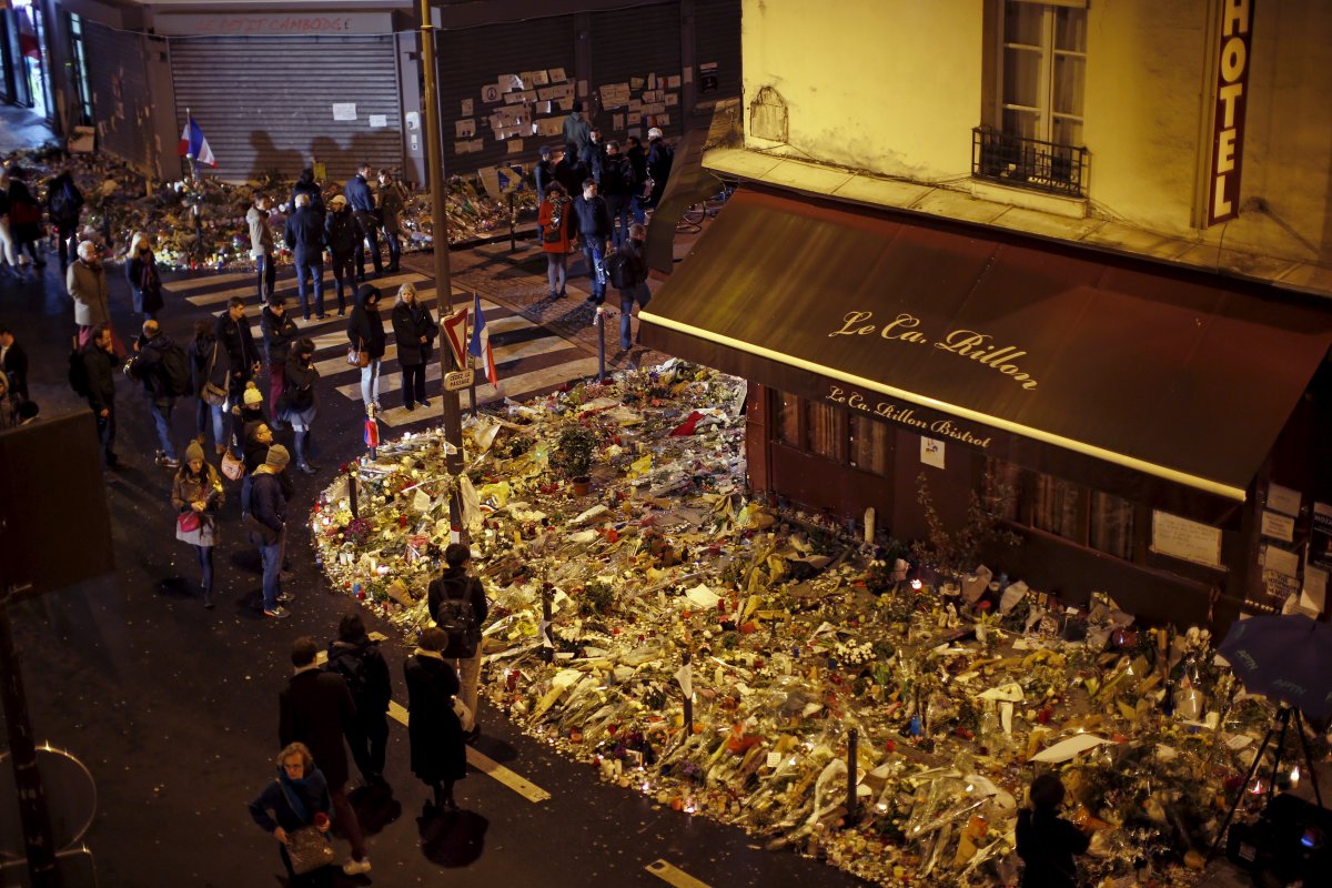 وسط نومبر میں پیرس حملوں نے نہ صرف فرانس اور یورپ بلکہ پوری دنیا کو ہلا کر رکھ دیا۔ واقعے میں 130 افراد کی جانیں گئیں 