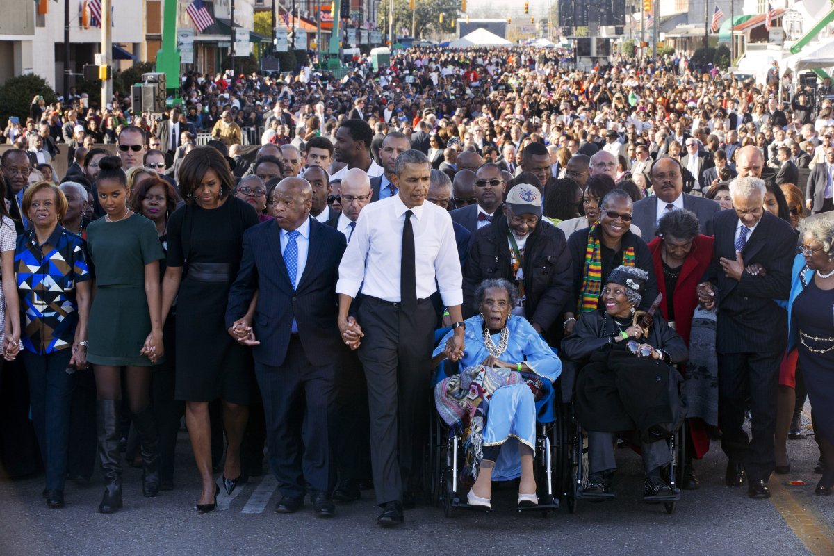 امریکا میں شہری حقوق کی تحریک کے اہم دن 7 مارچ کی یاد میں امریکی صدر براک اوباما اظہار یکجہتی کے طور پر عوام کے ساتھ 