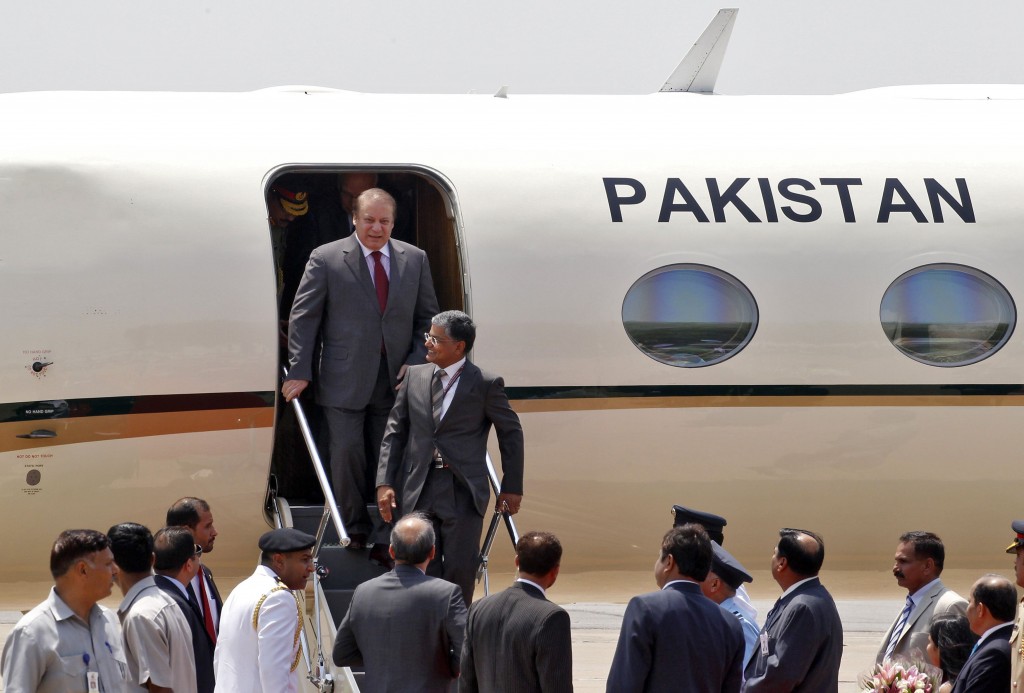 Pakistan's PM Sharif disembarks from his plane upon his arrival in New Delhi