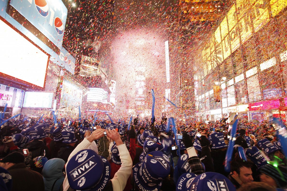 نیو یارک کے ٹائمز اسکوائر پر سال نو کا جشن منایا جا رہا ہے 