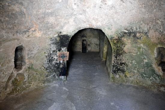 KASHIF TOMB OF PROPHETS ENTERANCE (1)