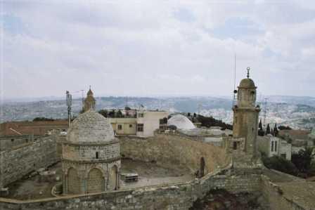 ایک عمارت ہے جسے عرب کنیسۃ الصعود کہتے ہیں لیکن عیسائیوں میں اس کو Church of Ascension کے نام سے پکارا جاتا ہے