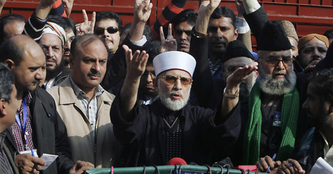 Muhammad Tahirul Qadri, leader of Mihaj-ul-Quran movement speaks before a protest march from Lahore to Islamabad