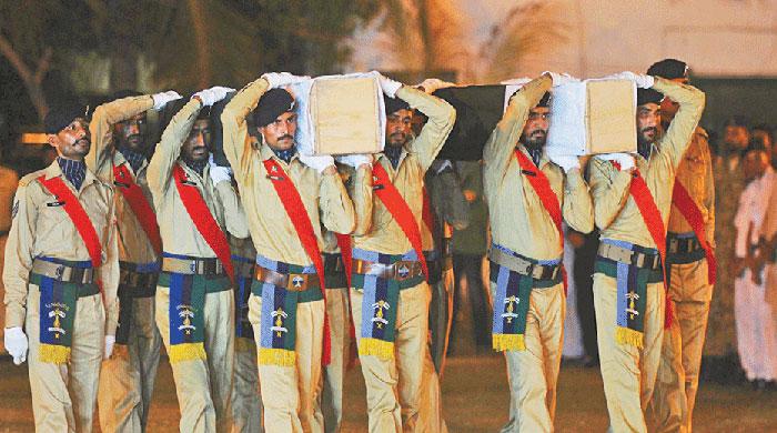 karachi-army-personnel