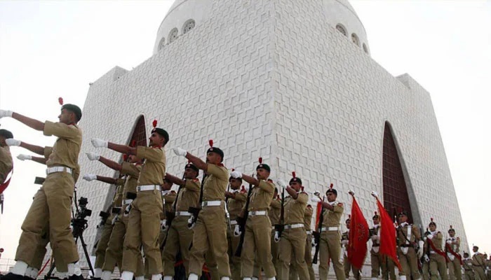 قائد اعظم محمد علی جناح کے یوم پیدائش پر مزار قائد پر گارڈز کی تبدیلی کی پروقار تقریب