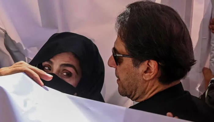 توشہ خانہ کیس: عمران خان، بشریٰ بی بی کو 14-14 سال قیدِ بامشقت کی سزا