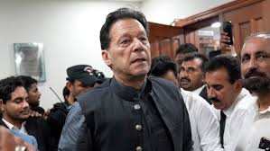 انتخابات میں اکثریت تسلیم کرنے تک فوج، حکومت سے کوئی تصفیہ نہیں ہوگا،عمران خان