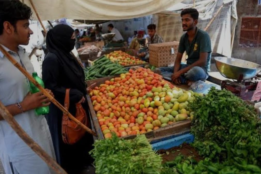 آئی ایم ایف کی شرائط کے باعث عوام پر مہنگائی کے شدید اثرات